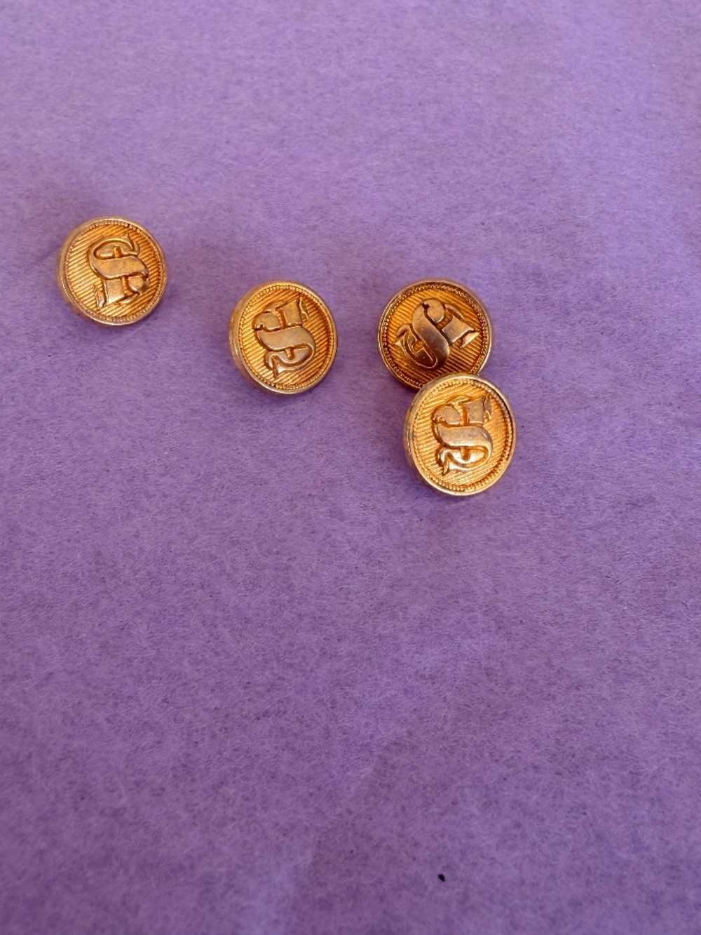 Vintage  4 small buttons